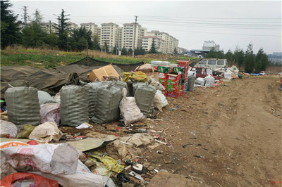 师宗县漾月街道整治废品收购站打好环保攻坚战
