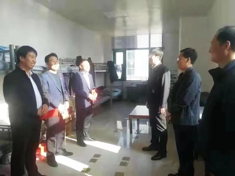 工業(yè)園區(qū)管委會、泓源公司慰問園區(qū)機關保安門衛(wèi)等一線人員(圖2)